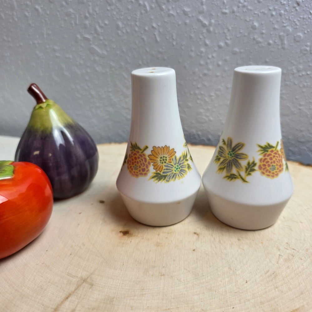 Noritake‎ Japan Vintage Floral Salt and Pepper Shakers White Porcelain Set MCM